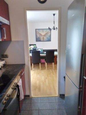 Blick von Küche zum Essbereich