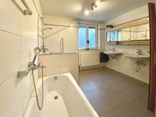 Badezimmer im EG weitere Ansicht