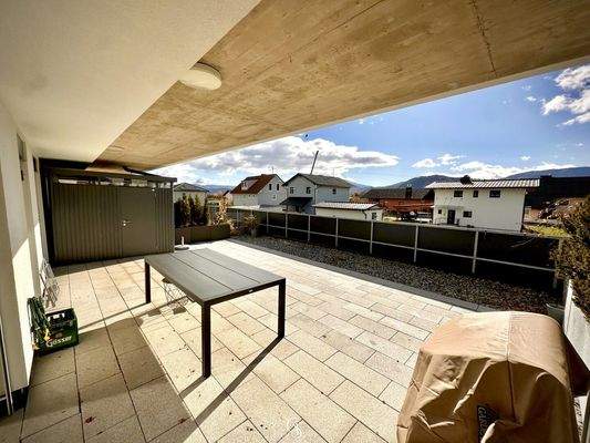 Überdachte Terrasse / Freifläche