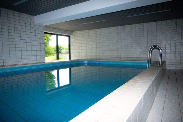 Schwimmbad mit Gartenzugang