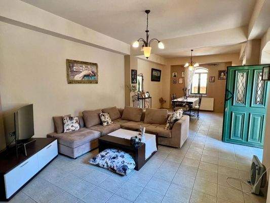 Kreta, Neapoli: Stadthaus mit Garten und Terrasse zu verkaufen