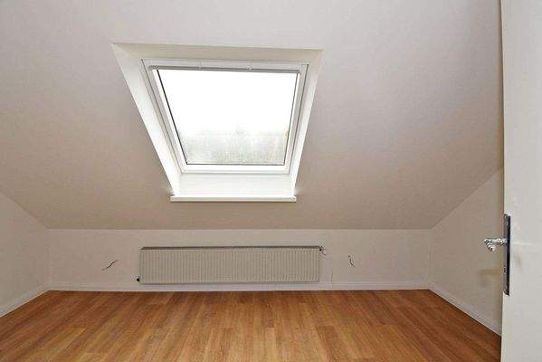 kleines Schlafzimmer im DG