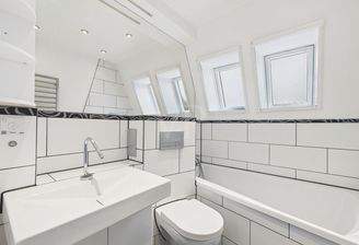 Wannenbad mit neuen Fenstern