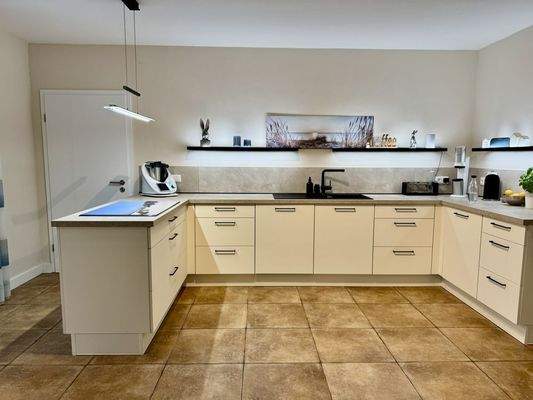 Küche mit Zugang in den Kaltwintergarten 