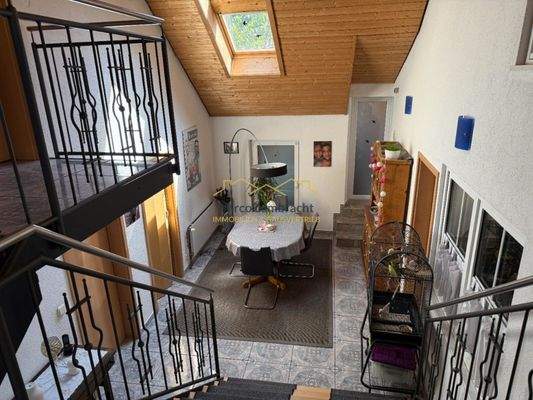 Blick vom Wohnbereich in den Essbereich