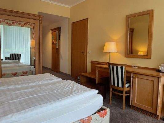 Wohnraum App 1 + Durchgangstür