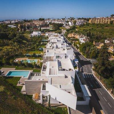 Natural Setting Views Villas in a Popular Area of Estepona