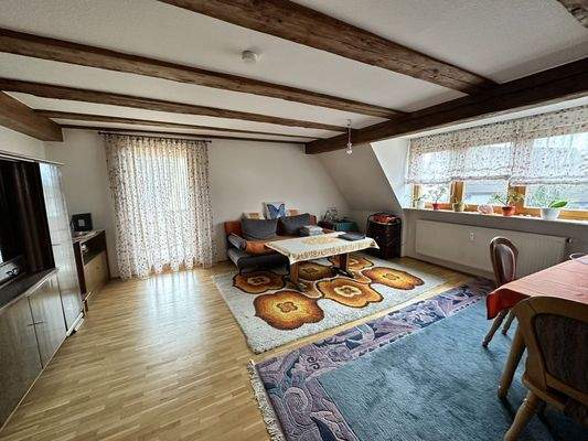 Wohn-/ Esszimmer / Balkon