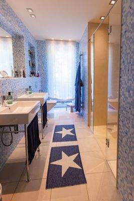 2. Badezimmer im Obergeschoss