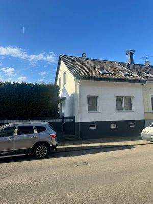 Vorderansicht mit Tor