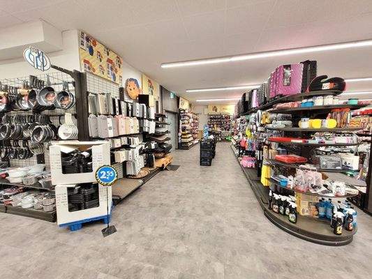 Verkaufsraum mit Zugang zum Lager