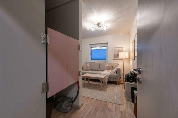 Schlafzimmer mit Ankleide - (KI generiert)