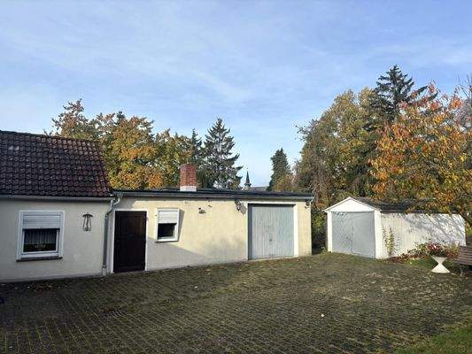 Garagen und Anbau