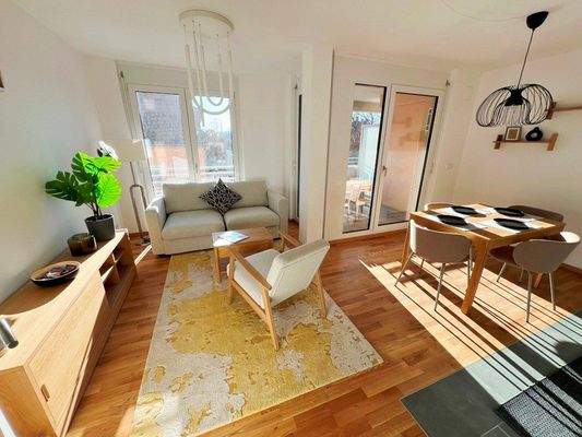 möbliertes Wohnzimmer