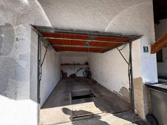 Garage mit Servicegrube