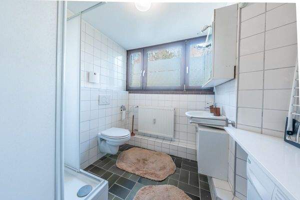 mit eigenem Badezimmer