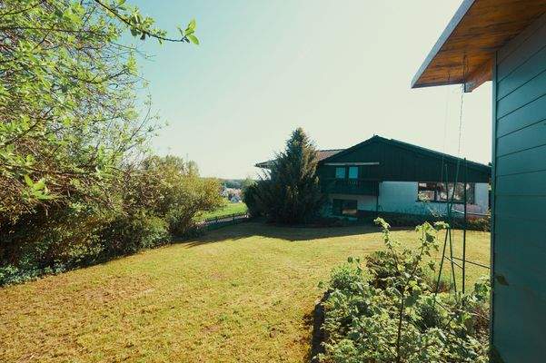 Objektansicht mit Garten 