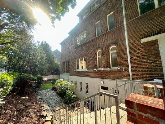 Seitenansicht/ Zugang Souterran