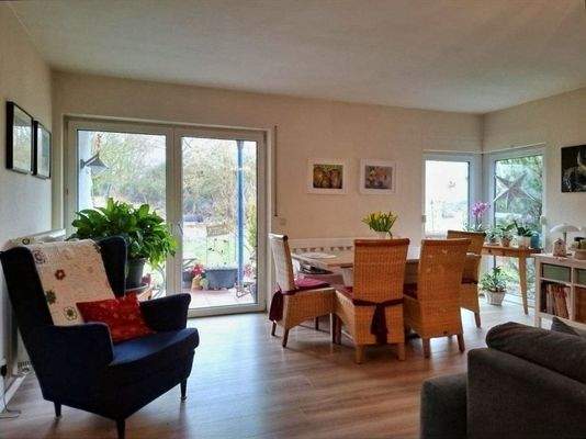 Essbereich mit Gartenzugang