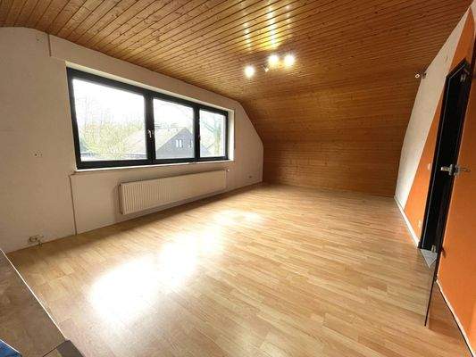 Wohn-/ Esszimmer im Dachgeschoss