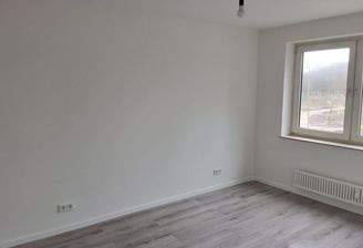 Helles leeres Zimmer