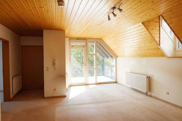 Wohnbereich mit direktem Zugang auf die Loggia