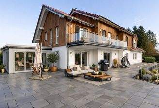 Hausansicht mit Terrasse visualisiert mit Terrasse