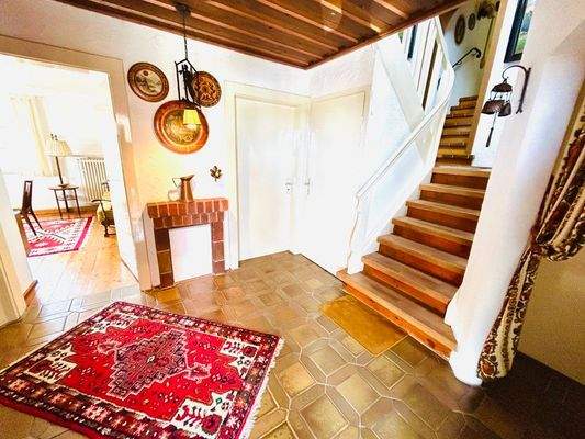 In Ihrer Diele im vorderen Haus(teil)