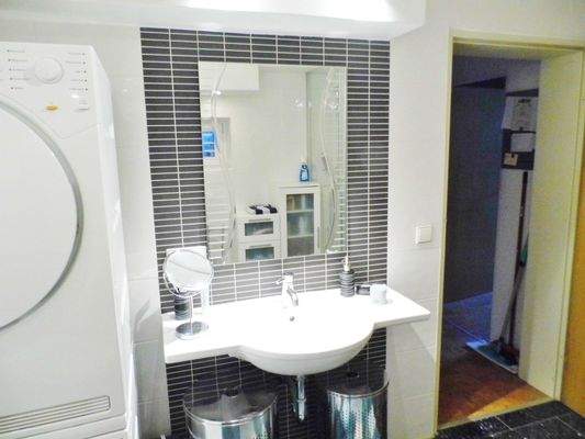 Weißes Bad im Hangbereich 1.JPG