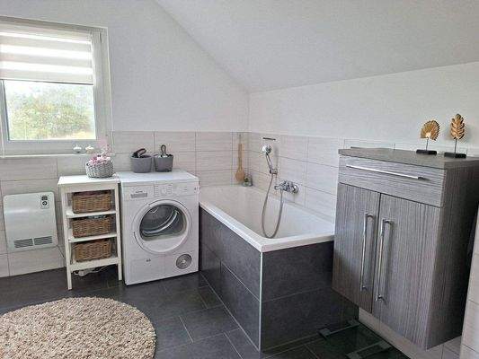 Bad im OG mit Wanne ....