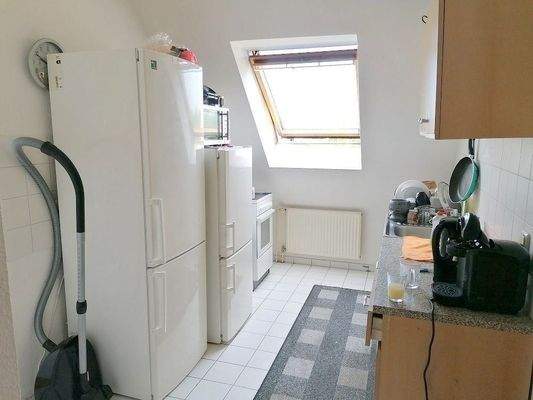 DG, geflieste Küche mit Fenster