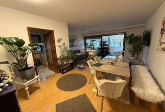 Wohn- und Esszimmer.jpeg