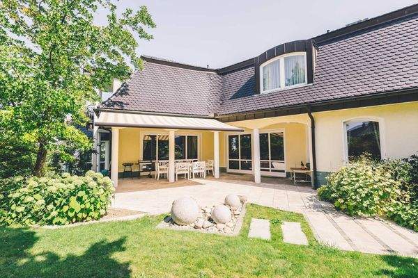 sonnenreiche Terrasse