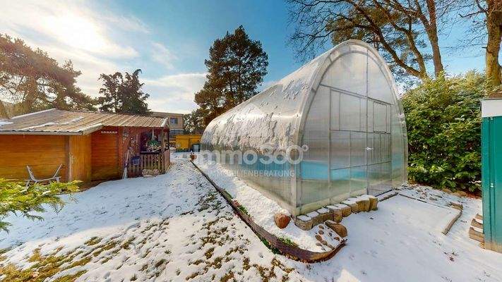 Überdachter, geschlossener Pool (7 × 3 m)