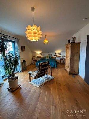 Schlafzimmer OG mit Zugang zum Balkon