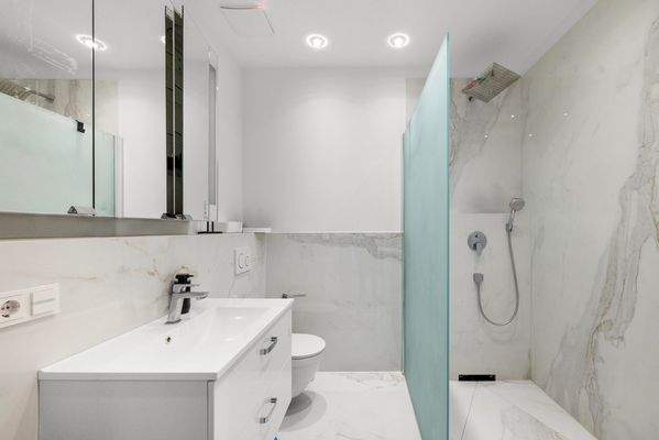 EINLIEGERWOHNUNG BAD