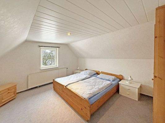 Spitzboden Zimmer Giebel WE OG