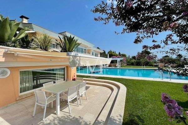 Extern view from south