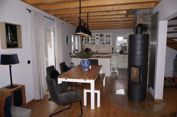 Essbereich mit Kamin