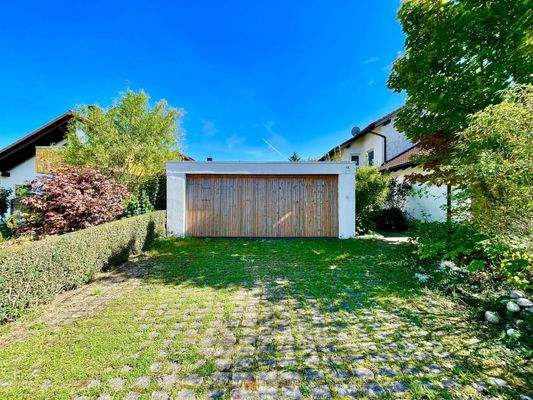 Zufahrt zur Doppelgarage