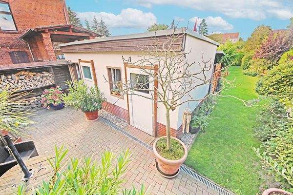 Grundstück mit Nebengelass