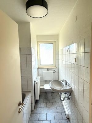 Tageslichtbad mit Wanne