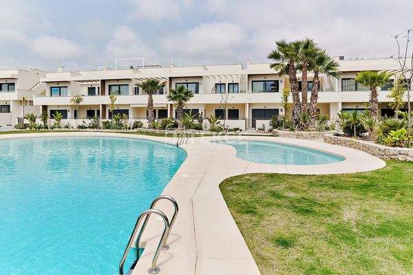 Flats Close to Sea in Innovative Residential Project in Torrevieja