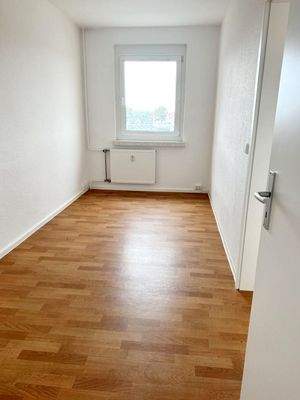 Kinderzimmer mit Verbindungstür zur zweiten WE.jpg