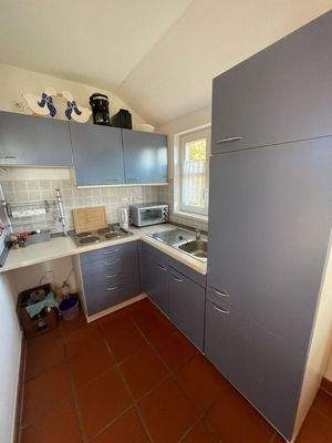 Die schöne Küche mit Fenster