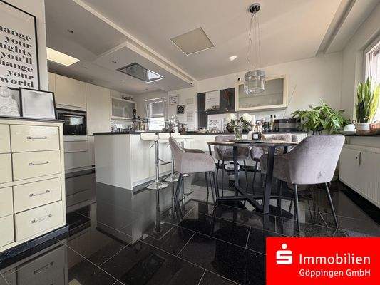 Offener Wohn-/ Essbereich und Küche