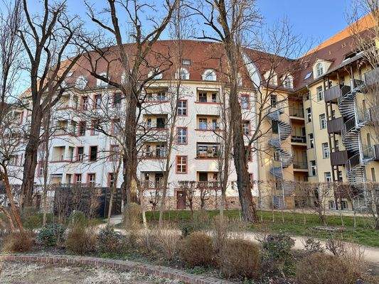 Rückseite mit Balkonen 