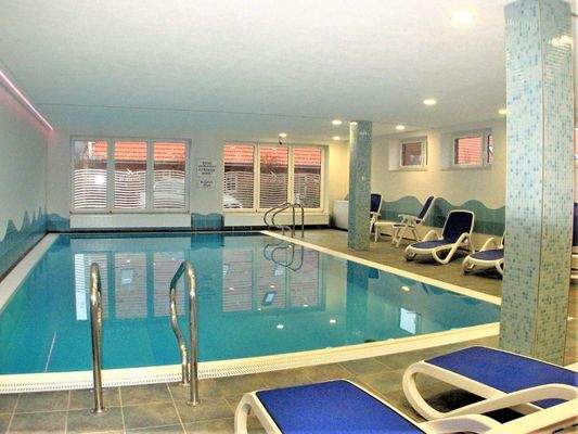 Freizeitbereich mit Schwimmbad