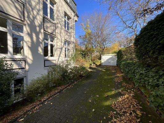 Eigene einfahrt mit Stellplatz