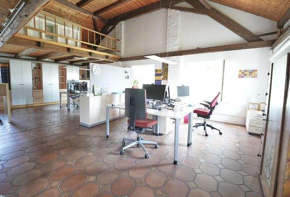 Büro mit Galerie Haupthaus